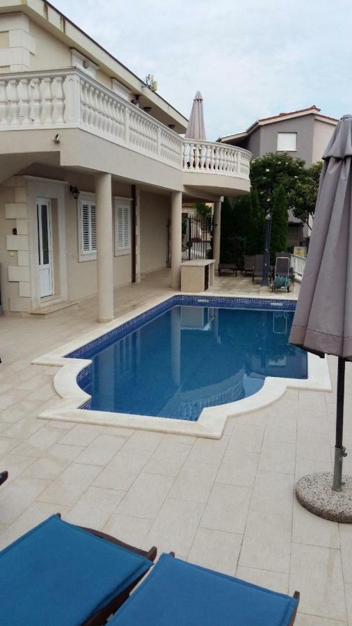 Villa Lizzi Trogir Eksteriør billede