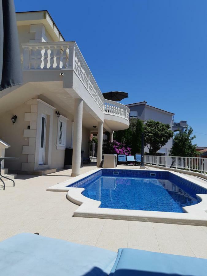 Villa Lizzi Trogir Eksteriør billede